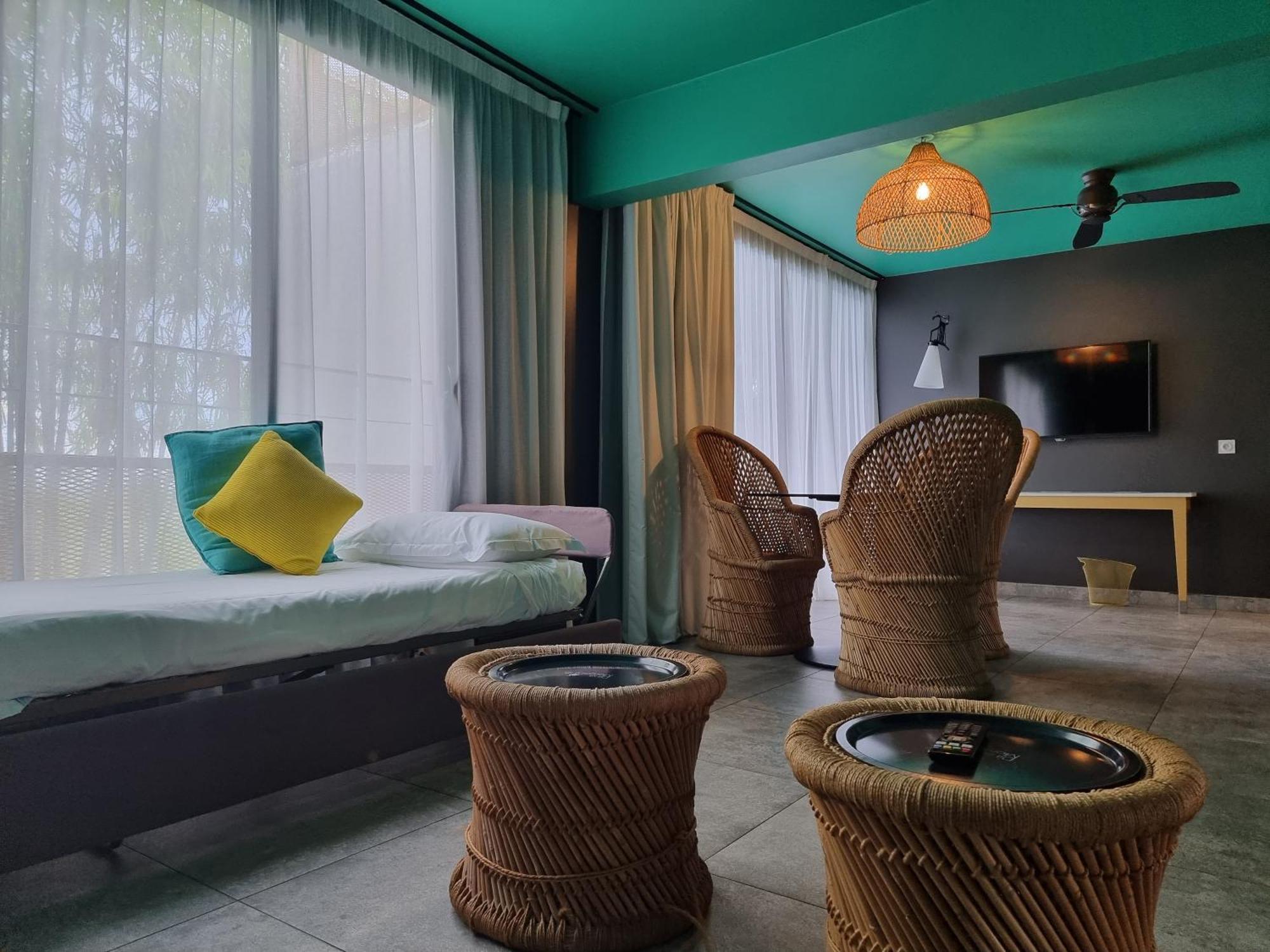 Hotel Dina Morgabine Saint Gilles Exterior foto