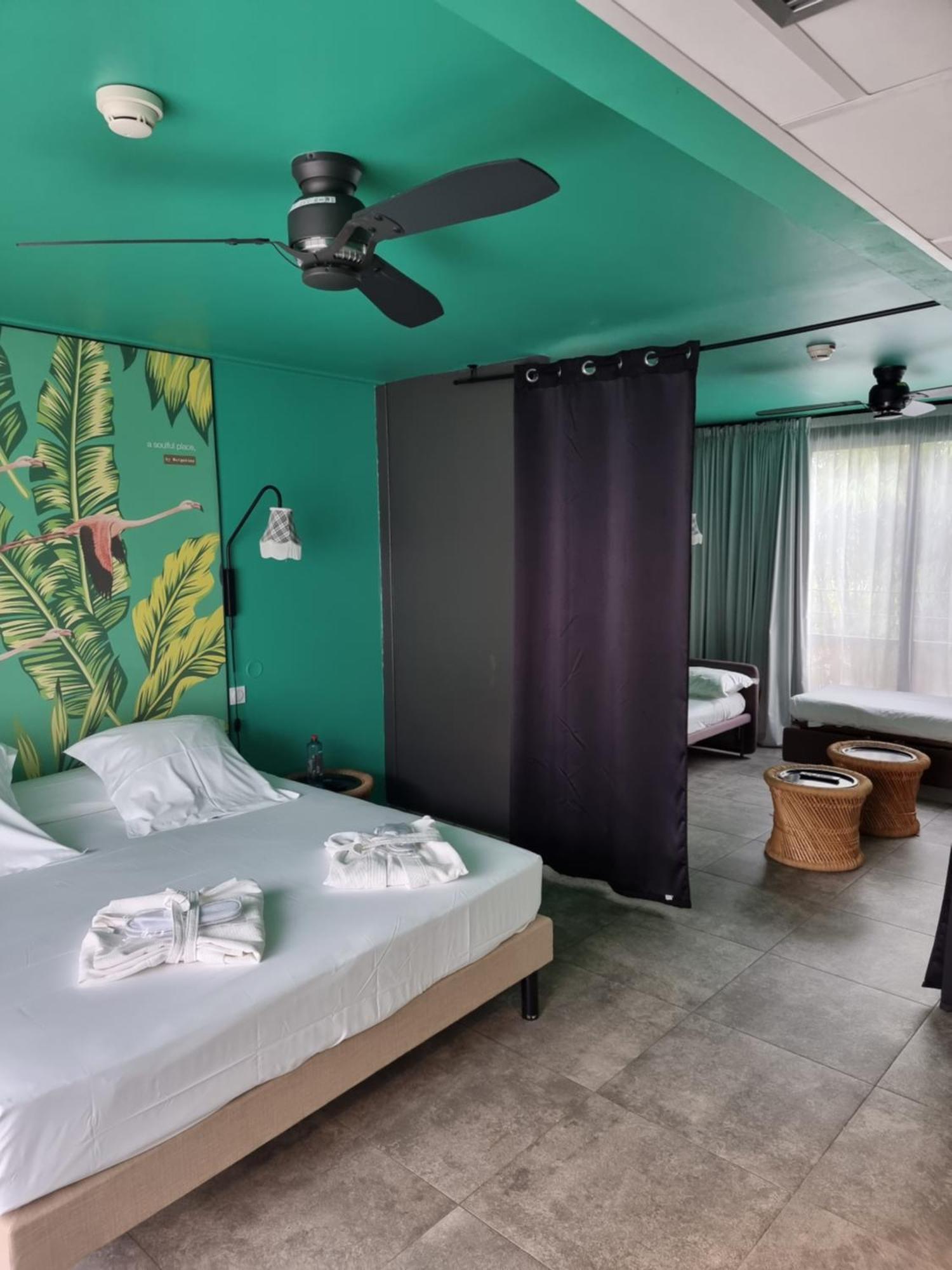 Hotel Dina Morgabine Saint Gilles Exterior foto